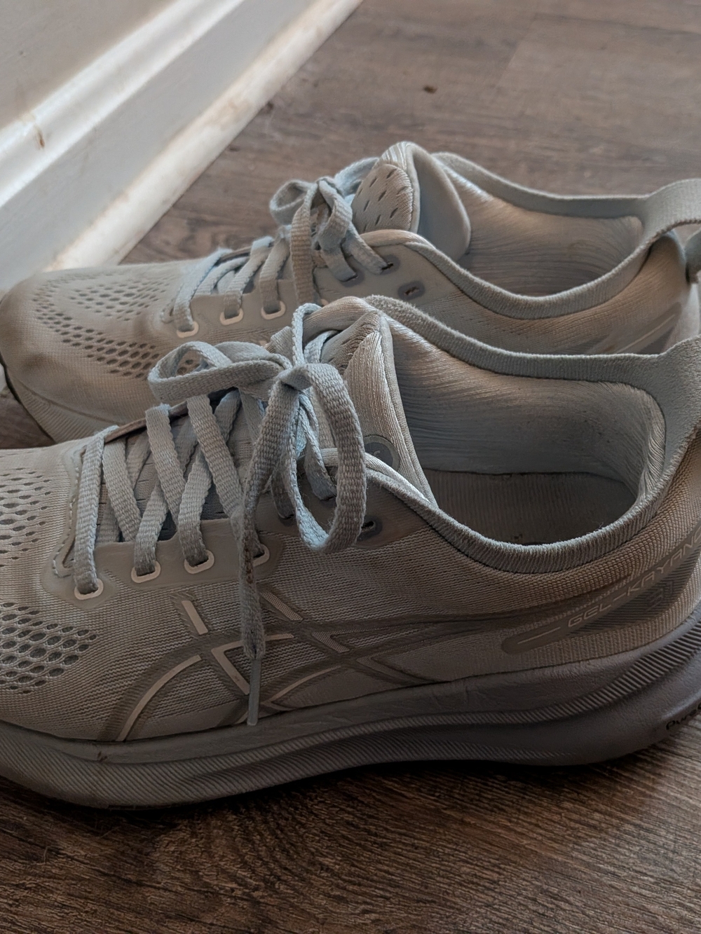 Women's Asics Gel Kayano Running Shoe ONLY ONE YEAR OLD!!